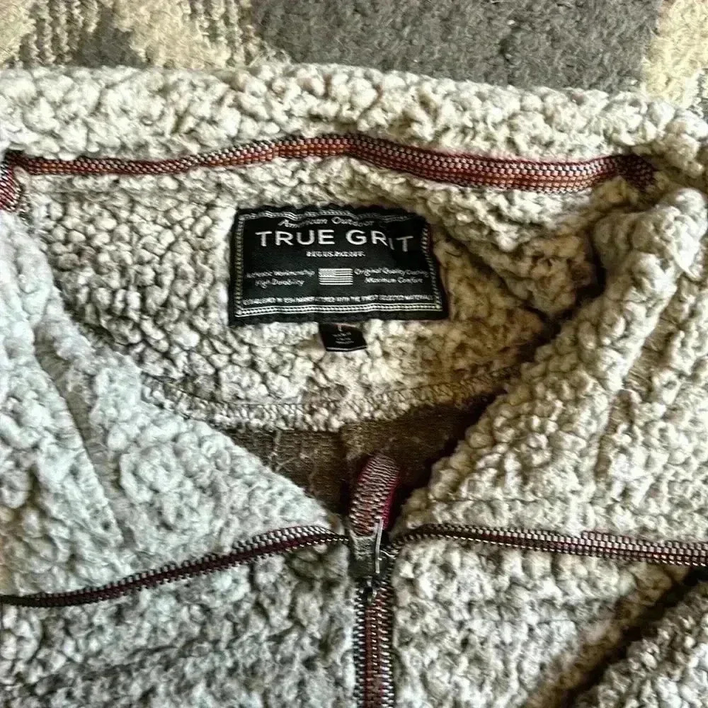 Women’s true grit pullover - Picture 2 of 3